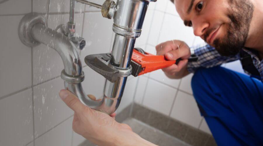 Expert burst pipe repair services in Pekin, IN